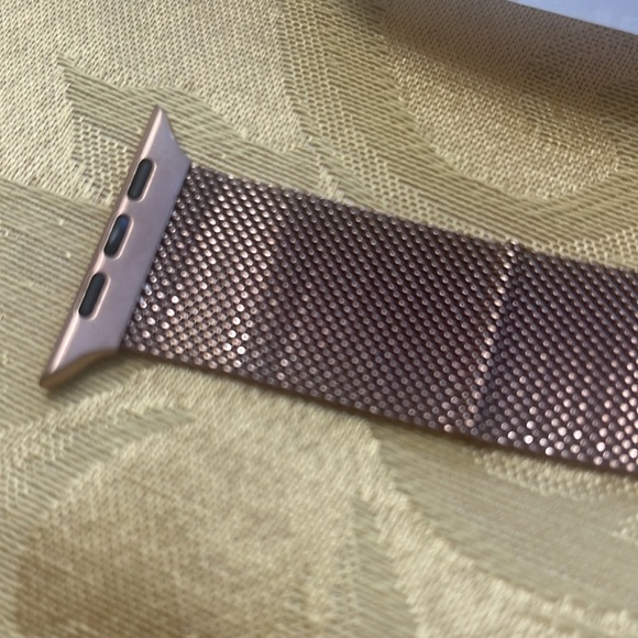 Magnetic Rose color Milanese Loop Band for Apple Watch - Picture 3 of 4